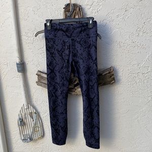 Joy lab high rise/waisted nylon print leggings in size small